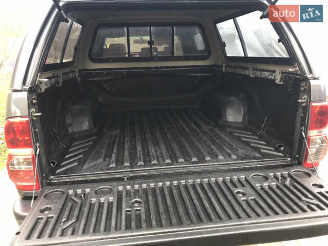 Сірий Тойота Хайлюкс, об'ємом двигуна 2.5 л та пробігом 181 тис. км за 18500 $, фото 8 на Automoto.ua