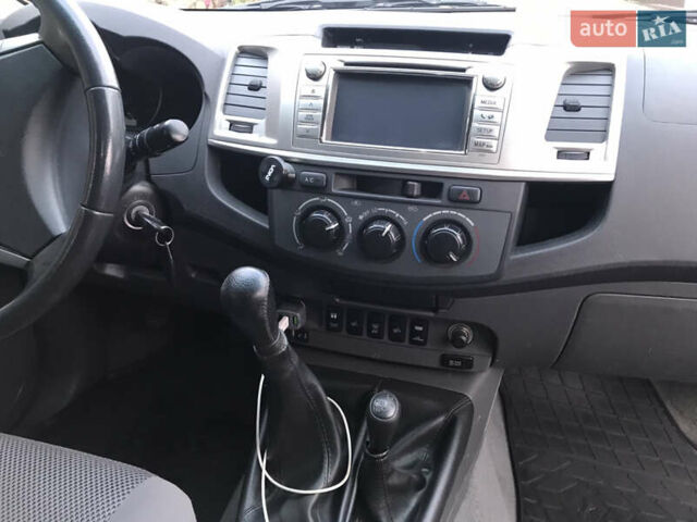 Сірий Тойота Хайлюкс, об'ємом двигуна 2.5 л та пробігом 181 тис. км за 18500 $, фото 11 на Automoto.ua