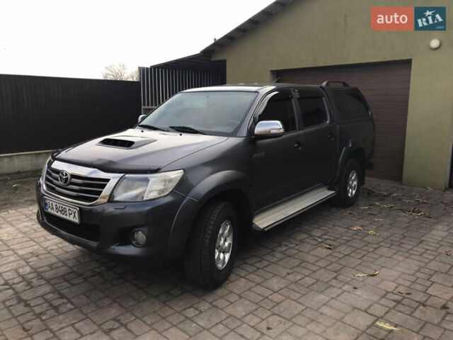 Сірий Тойота Хайлюкс, об'ємом двигуна 2.5 л та пробігом 181 тис. км за 18500 $, фото 3 на Automoto.ua