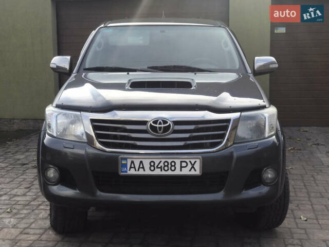 Сірий Тойота Хайлюкс, об'ємом двигуна 2.5 л та пробігом 181 тис. км за 18500 $, фото 1 на Automoto.ua