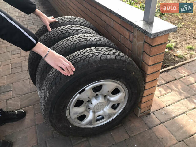 Сірий Тойота Хайлюкс, об'ємом двигуна 2.5 л та пробігом 181 тис. км за 18500 $, фото 17 на Automoto.ua
