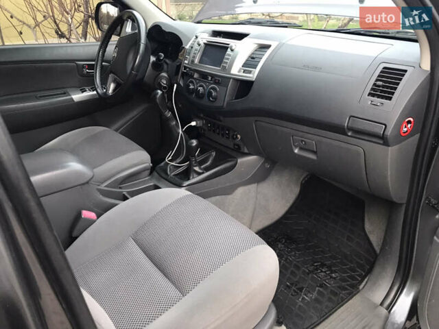 Сірий Тойота Хайлюкс, об'ємом двигуна 2.5 л та пробігом 181 тис. км за 18500 $, фото 10 на Automoto.ua