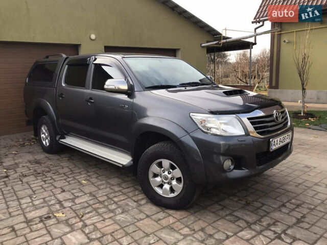 Сірий Тойота Хайлюкс, об'ємом двигуна 2.5 л та пробігом 181 тис. км за 18500 $, фото 2 на Automoto.ua