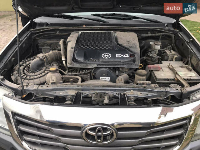Сірий Тойота Хайлюкс, об'ємом двигуна 2.5 л та пробігом 181 тис. км за 18500 $, фото 9 на Automoto.ua