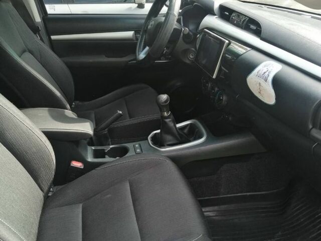 Серый Тойота Хайлюкс, объемом двигателя 2.4 л и пробегом 277 тыс. км за 20000 $, фото 3 на Automoto.ua