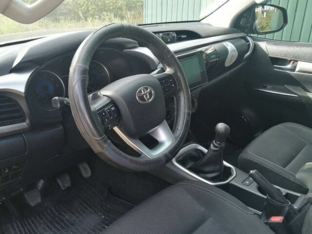 Серый Тойота Хайлюкс, объемом двигателя 2.4 л и пробегом 277 тыс. км за 20000 $, фото 2 на Automoto.ua