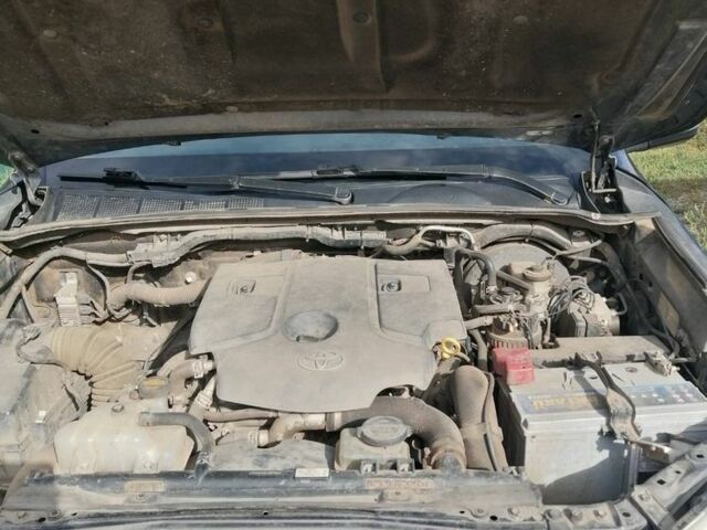 Серый Тойота Хайлюкс, объемом двигателя 2.4 л и пробегом 277 тыс. км за 20000 $, фото 4 на Automoto.ua