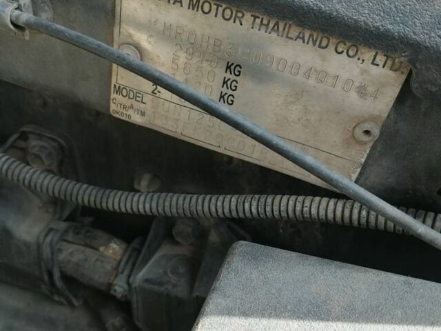 Серый Тойота Хайлюкс, объемом двигателя 2.4 л и пробегом 277 тыс. км за 20000 $, фото 5 на Automoto.ua