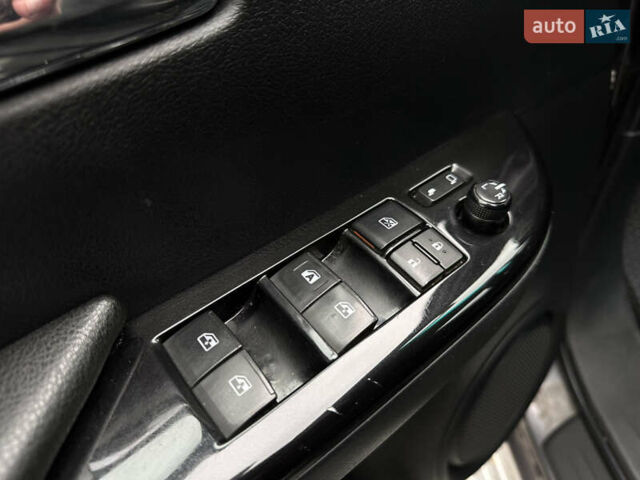 Тойота Хайлюкс 2015 у Луцьку на Automoto.ua Сірий Тойота Хайлюкс, об'ємом двигуна 2.39 л та пробігом 258 тис. км за 26000 $, фото 18 на Automoto.ua