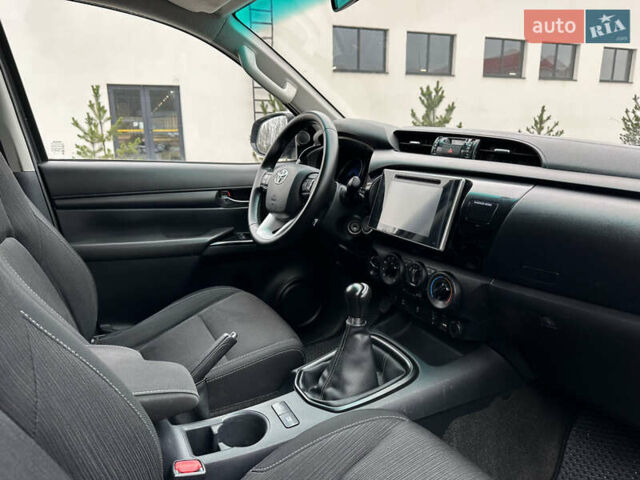 Тойота Хайлюкс 2015 у Луцьку на Automoto.ua Сірий Тойота Хайлюкс, об'ємом двигуна 2.39 л та пробігом 258 тис. км за 26000 $, фото 11 на Automoto.ua