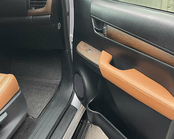 Серый Тойота Хайлюкс, объемом двигателя 2.39 л и пробегом 120 тыс. км за 27800 $, фото 8 на Automoto.ua