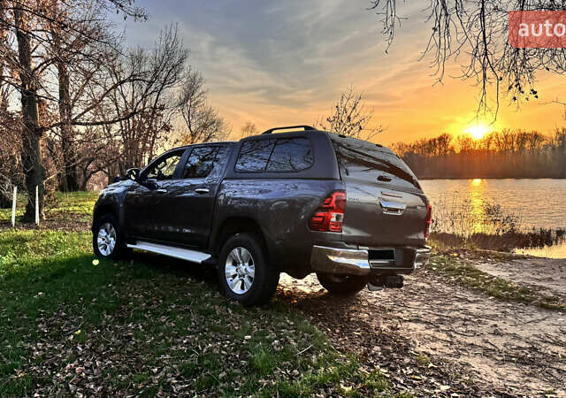 Серый Тойота Хайлюкс, объемом двигателя 2.4 л и пробегом 187 тыс. км за 25000 $, фото 1 на Automoto.ua