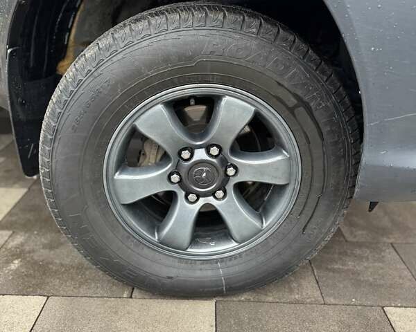 Серый Тойота Хайлюкс, объемом двигателя 2.39 л и пробегом 377 тыс. км за 21700 $, фото 32 на Automoto.ua