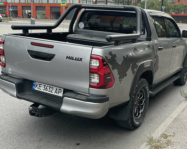 Серый Тойота Хайлюкс, объемом двигателя 2.39 л и пробегом 120 тыс. км за 27800 $, фото 1 на Automoto.ua