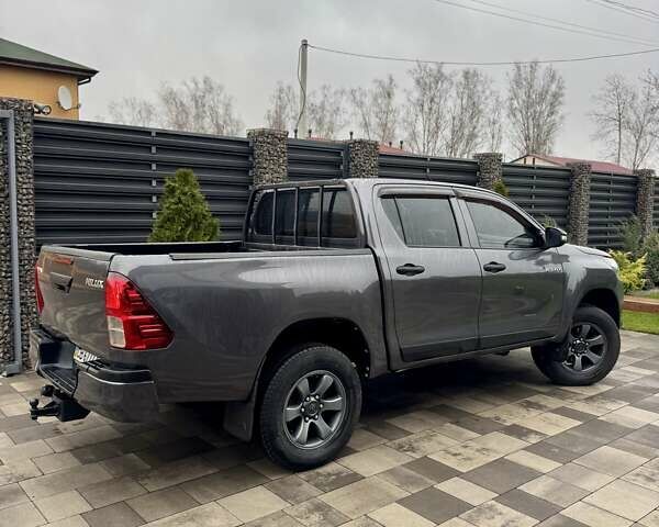 Серый Тойота Хайлюкс, объемом двигателя 2.39 л и пробегом 377 тыс. км за 21700 $, фото 11 на Automoto.ua