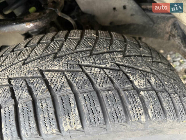 Серый Тойота Хайлюкс, объемом двигателя 2.4 л и пробегом 150 тыс. км за 10500 $, фото 6 на Automoto.ua