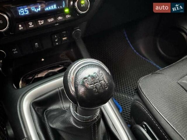 Сірий Тойота Хайлюкс, об'ємом двигуна 2.4 л та пробігом 188 тис. км за 24490 $, фото 22 на Automoto.ua