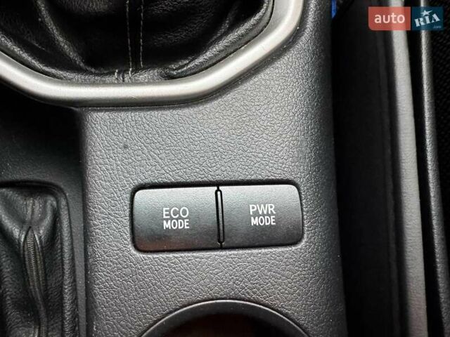 Сірий Тойота Хайлюкс, об'ємом двигуна 2.4 л та пробігом 188 тис. км за 24490 $, фото 23 на Automoto.ua