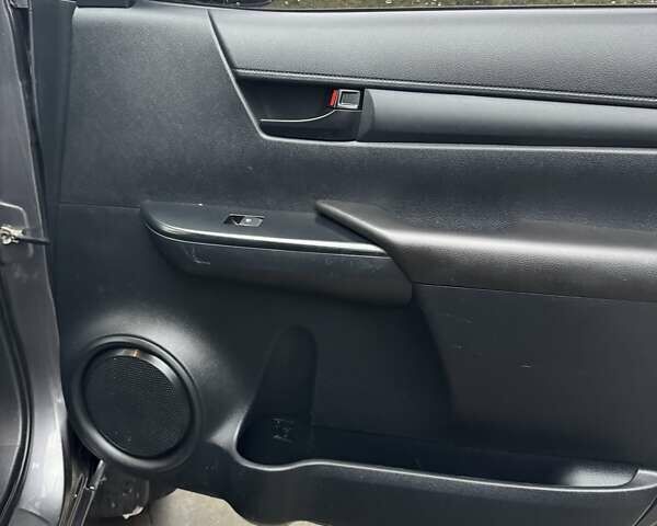 Серый Тойота Хайлюкс, объемом двигателя 2.39 л и пробегом 377 тыс. км за 21700 $, фото 24 на Automoto.ua