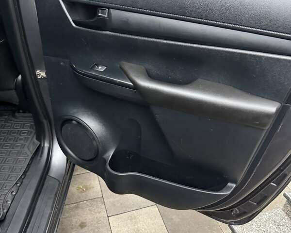 Серый Тойота Хайлюкс, объемом двигателя 2.39 л и пробегом 377 тыс. км за 21700 $, фото 29 на Automoto.ua