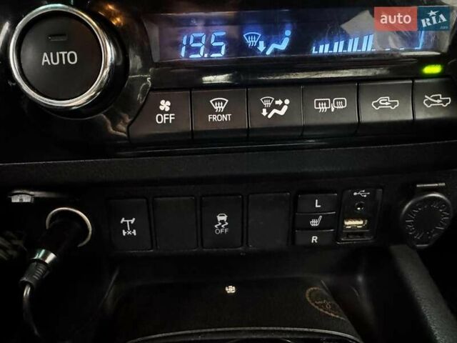 Сірий Тойота Хайлюкс, об'ємом двигуна 2.4 л та пробігом 188 тис. км за 24490 $, фото 21 на Automoto.ua