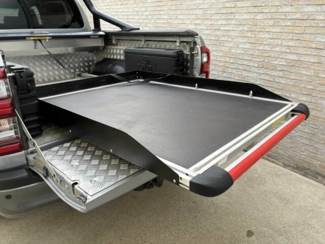 Серый Тойота Хайлюкс, объемом двигателя 2.8 л и пробегом 23 тыс. км за 33000 $, фото 10 на Automoto.ua