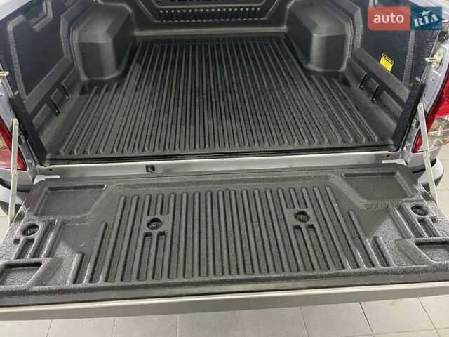 Серый Тойота Хайлюкс, объемом двигателя 2.4 л и пробегом 10 тыс. км за 41999 $, фото 30 на Automoto.ua