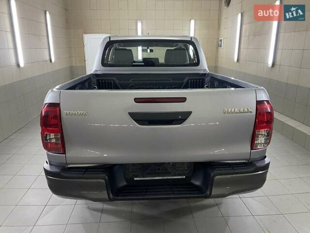 Серый Тойота Хайлюкс, объемом двигателя 2.4 л и пробегом 10 тыс. км за 41999 $, фото 3 на Automoto.ua