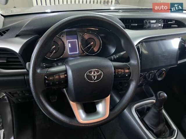 Серый Тойота Хайлюкс, объемом двигателя 2.4 л и пробегом 10 тыс. км за 41999 $, фото 18 на Automoto.ua