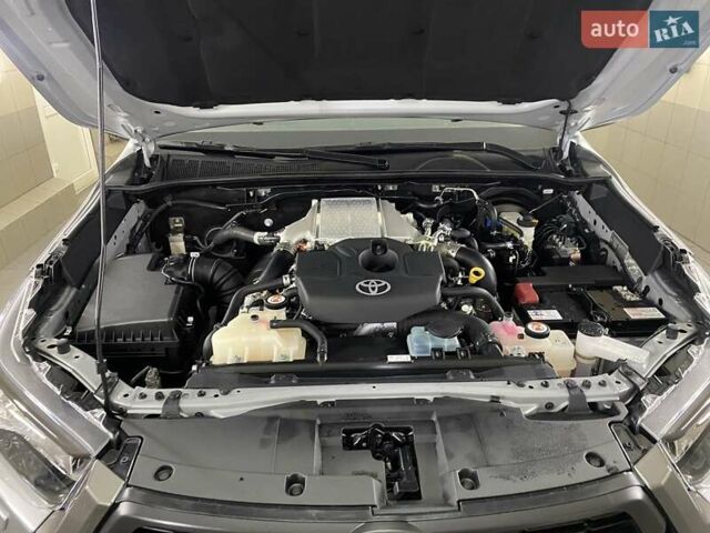 Серый Тойота Хайлюкс, объемом двигателя 2.4 л и пробегом 10 тыс. км за 41999 $, фото 27 на Automoto.ua