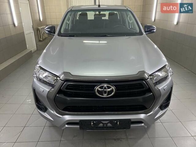 Серый Тойота Хайлюкс, объемом двигателя 2.4 л и пробегом 10 тыс. км за 41999 $, фото 1 на Automoto.ua