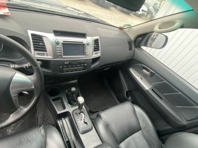 Тойота Хайлюкс 2013 у Володимир-Волинський на Automoto.ua Сірий Тойота Хайлюкс, об'ємом двигуна 3 л та пробігом 170 тис. км за 8500 $, фото 13 на Automoto.ua