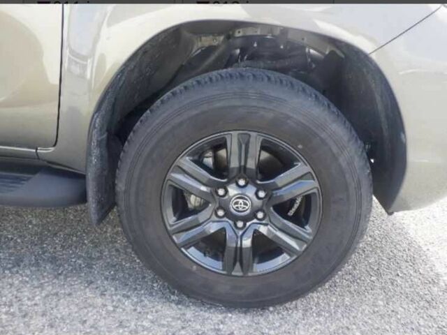 Серый Тойота Хайлюкс, объемом двигателя 2.4 л и пробегом 3 тыс. км за 40788 $, фото 7 на Automoto.ua