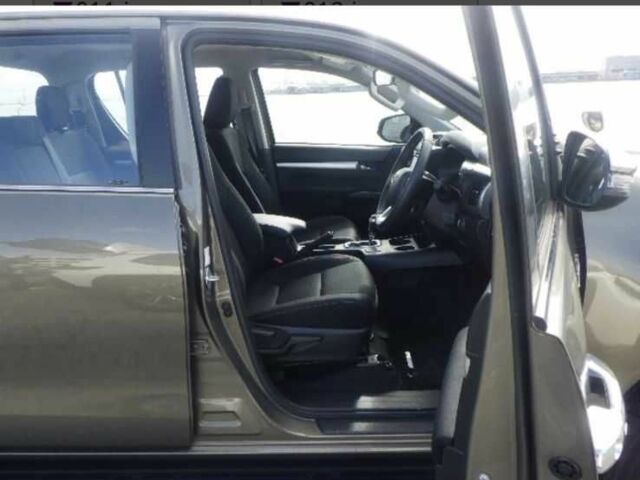 Серый Тойота Хайлюкс, объемом двигателя 2.4 л и пробегом 3 тыс. км за 40788 $, фото 8 на Automoto.ua