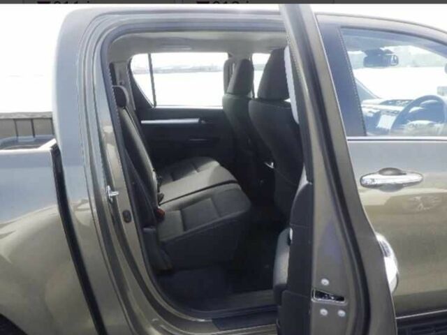 Серый Тойота Хайлюкс, объемом двигателя 2.4 л и пробегом 3 тыс. км за 40788 $, фото 2 на Automoto.ua