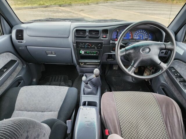 Синий Тойота Хайлюкс, объемом двигателя 2.5 л и пробегом 162 тыс. км за 7209 $, фото 19 на Automoto.ua