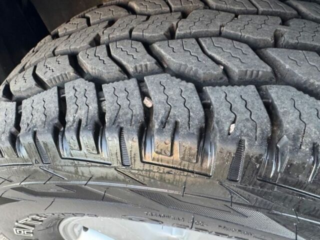 Синий Тойота Хайлюкс, объемом двигателя 2.5 л и пробегом 253 тыс. км за 3700 $, фото 7 на Automoto.ua