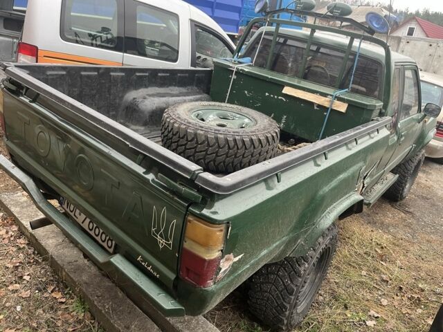 Зеленый Тойота Хайлюкс, объемом двигателя 2.4 л и пробегом 300 тыс. км за 2500 $, фото 2 на Automoto.ua