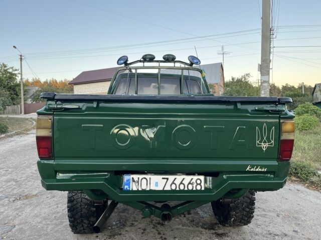 Зеленый Тойота Хайлюкс, объемом двигателя 2.4 л и пробегом 300 тыс. км за 2500 $, фото 18 на Automoto.ua