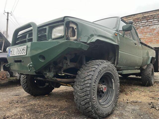 Зеленый Тойота Хайлюкс, объемом двигателя 2.4 л и пробегом 300 тыс. км за 2500 $, фото 4 на Automoto.ua