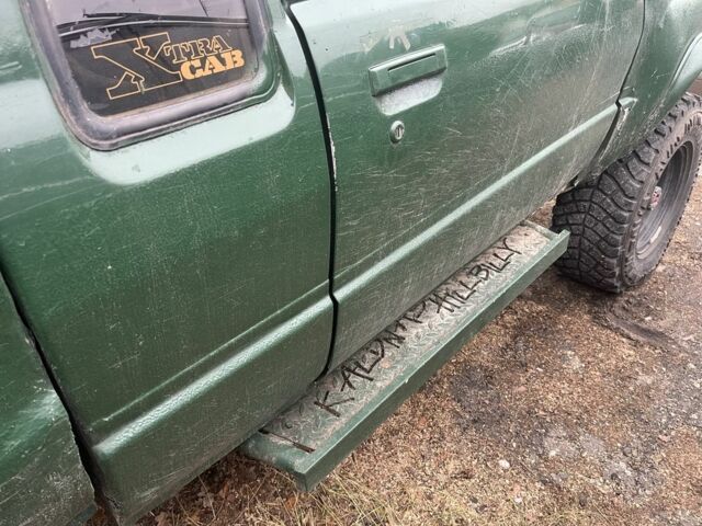 Зеленый Тойота Хайлюкс, объемом двигателя 2.4 л и пробегом 300 тыс. км за 2500 $, фото 7 на Automoto.ua