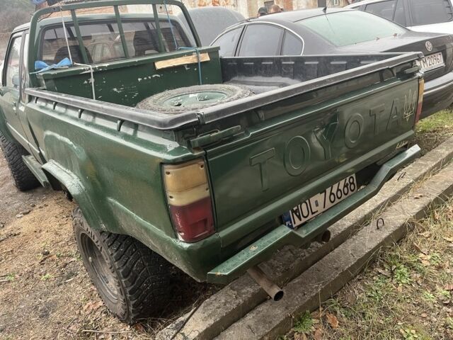 Зеленый Тойота Хайлюкс, объемом двигателя 2.4 л и пробегом 300 тыс. км за 2500 $, фото 3 на Automoto.ua