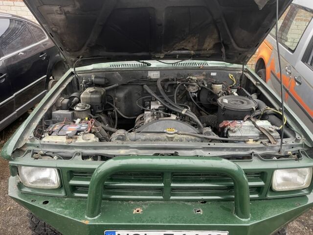 Зеленый Тойота Хайлюкс, объемом двигателя 2.4 л и пробегом 300 тыс. км за 2500 $, фото 12 на Automoto.ua