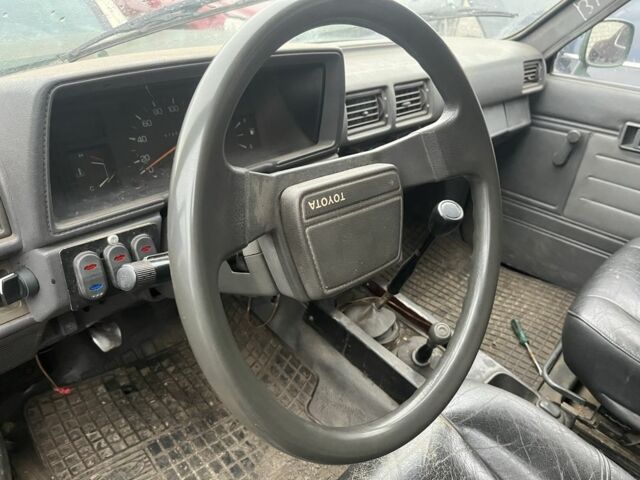 Зеленый Тойота Хайлюкс, объемом двигателя 2.4 л и пробегом 300 тыс. км за 2500 $, фото 11 на Automoto.ua