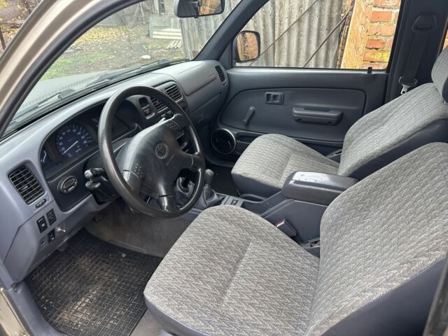 Зеленый Тойота Хайлюкс, объемом двигателя 3 л и пробегом 250 тыс. км за 6300 $, фото 5 на Automoto.ua