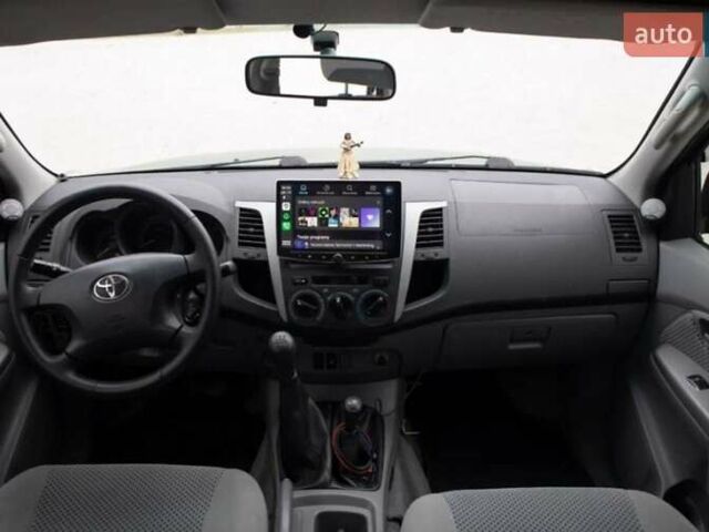 Зеленый Тойота Хайлюкс, объемом двигателя 2.5 л и пробегом 250 тыс. км за 3750 $, фото 2 на Automoto.ua