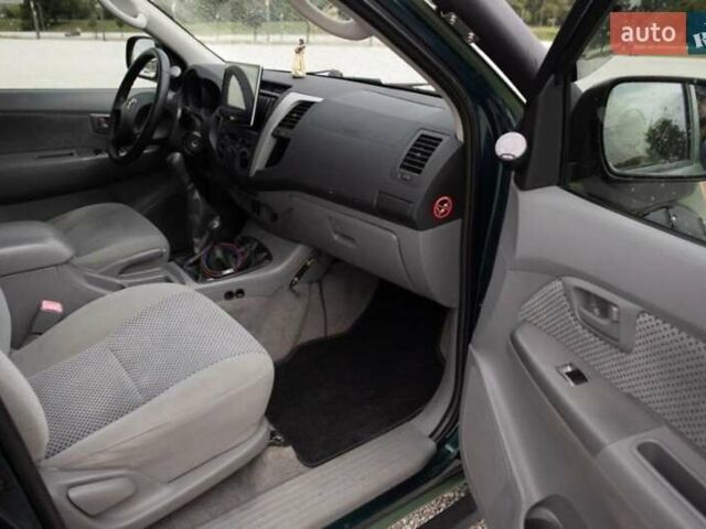 Зеленый Тойота Хайлюкс, объемом двигателя 2.5 л и пробегом 250 тыс. км за 3750 $, фото 4 на Automoto.ua