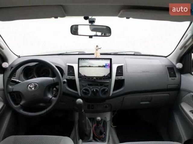 Зеленый Тойота Хайлюкс, объемом двигателя 2.5 л и пробегом 250 тыс. км за 3750 $, фото 1 на Automoto.ua