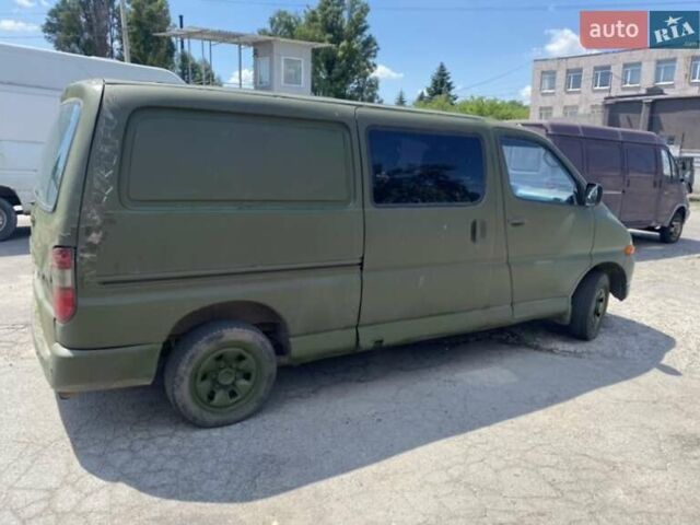 Зеленый Тойота Хайлюкс, объемом двигателя 2.5 л и пробегом 381 тыс. км за 8355 $, фото 3 на Automoto.ua