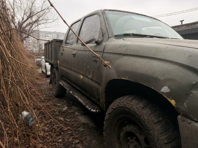 Зелений Тойота Хайлюкс, об'ємом двигуна 2.5 л та пробігом 300 тис. км за 1600 $, фото 2 на Automoto.ua